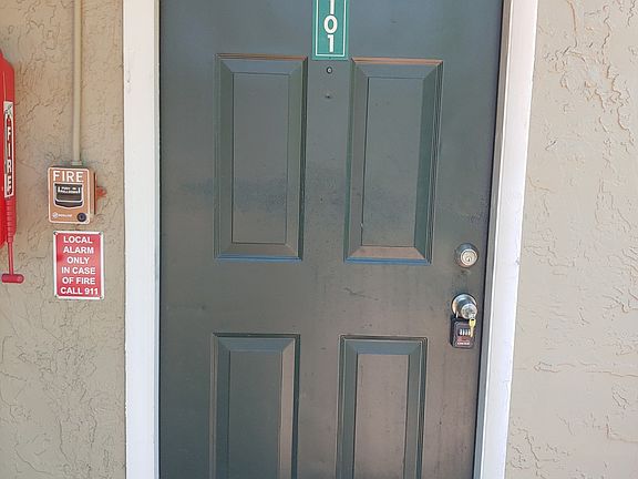 2nd image of 202 Pine Tulip Ct APT 202
