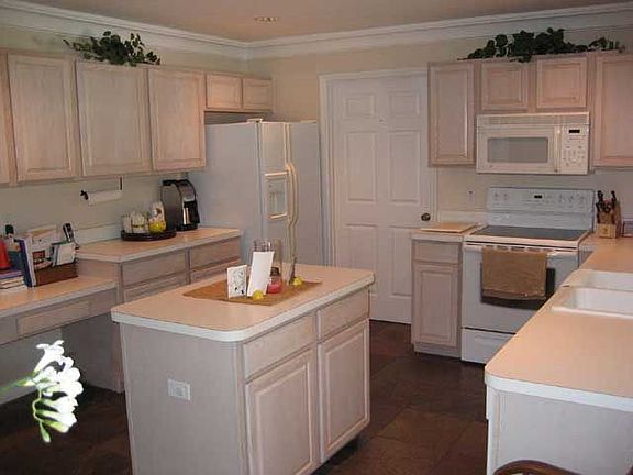 5th image of 5217 SW 19th Pl