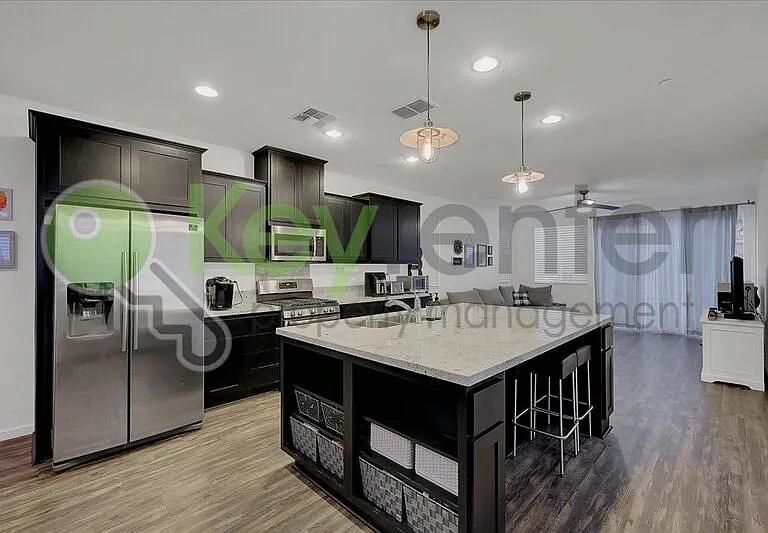 1374 Larkspur Dr — Photo 2