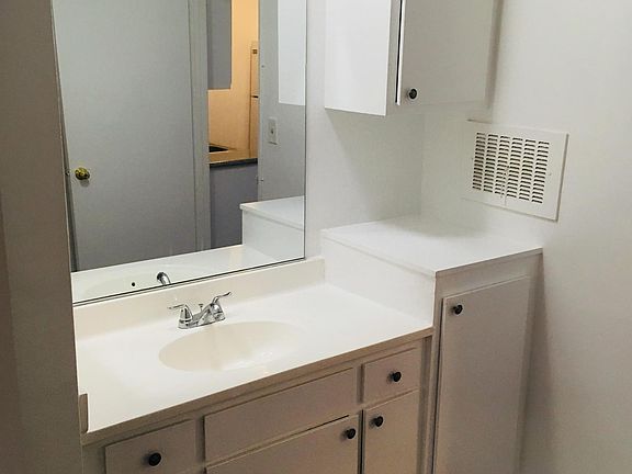 5th image of 4276 Lindblade Dr APT 10