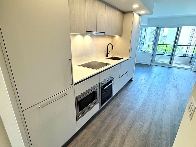 609 Sherbourne St #811 — Photo 10