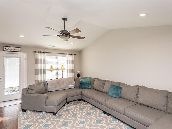 5th image of 408 Windy Oaks Cir