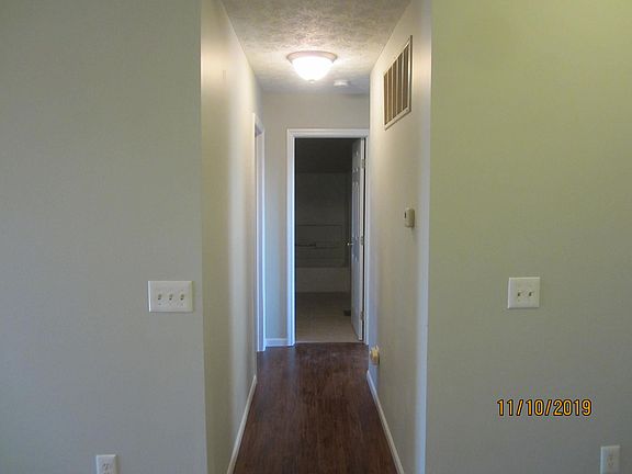5th image of 61 Clearbrook Dr