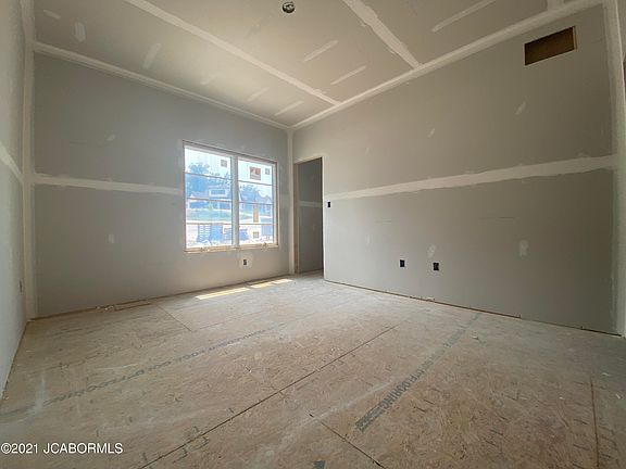 5th image of 5609 La Charette Dr