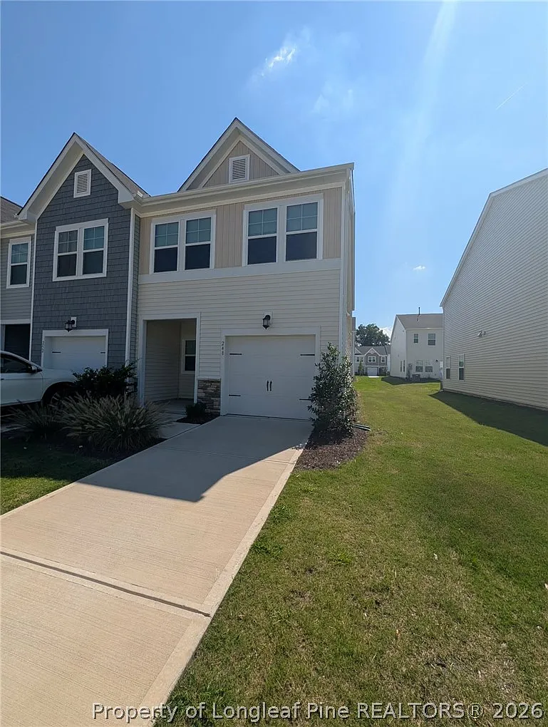 3 bed, 2.5 bath, 1581 sqft, $1,790 — Photo 2