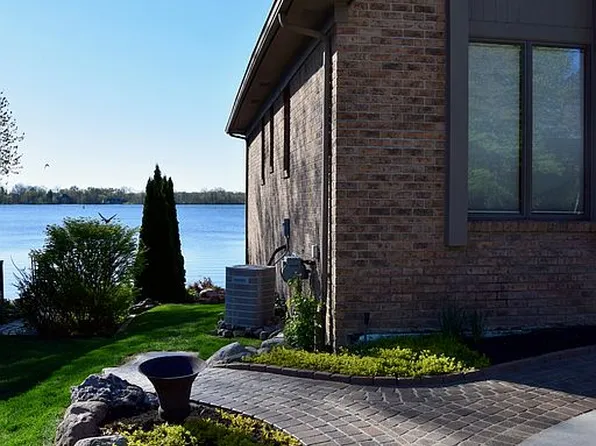 3047 Voorheis Lake Ct, Lake Orion, MI 48360