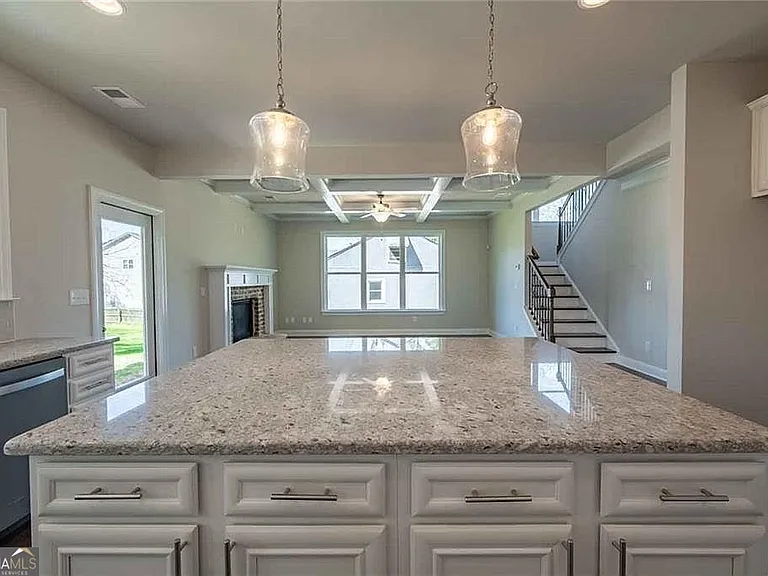 1475 Eastland Rd SE — Photo 8