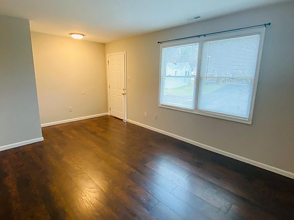 3rd image of 103 Alexandria Pike APT 1