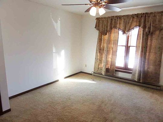 4th image of 110 E Church St