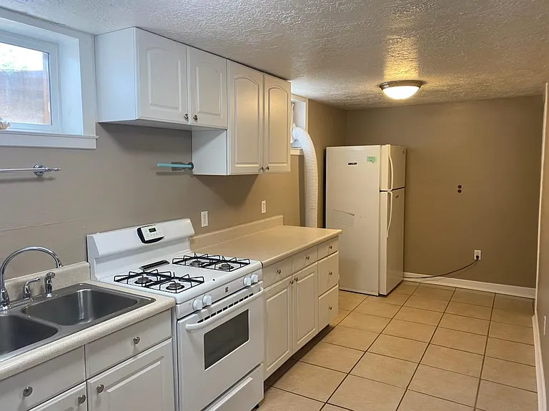 118 N 900 W #B — Photo 6