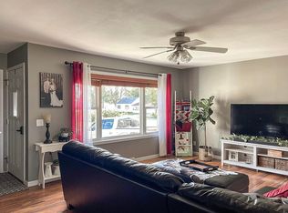 222 W 5th St, Kanawha, IA 50447