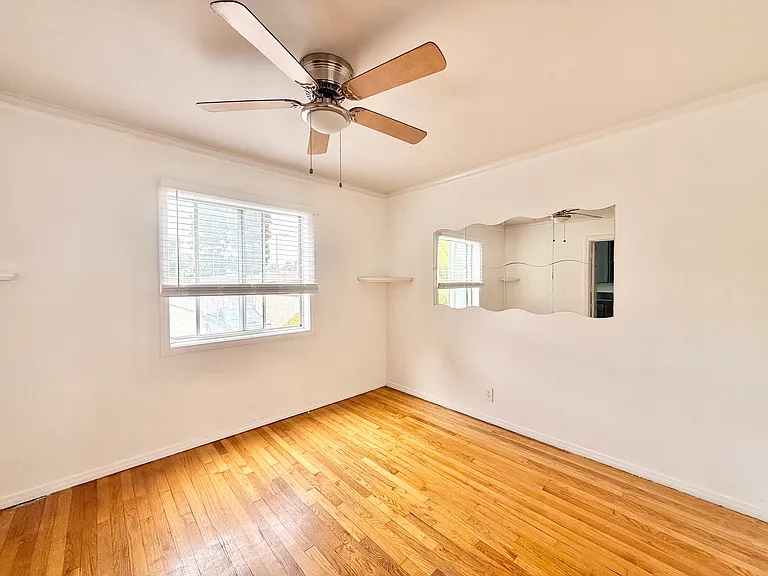 2453 Silver Lake Blvd Property — Photo 12