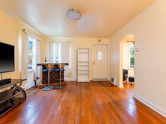 3rd image of 3544 W 63rd Pl