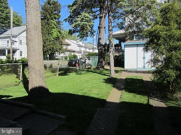 3rd image of 619 Baily Rd