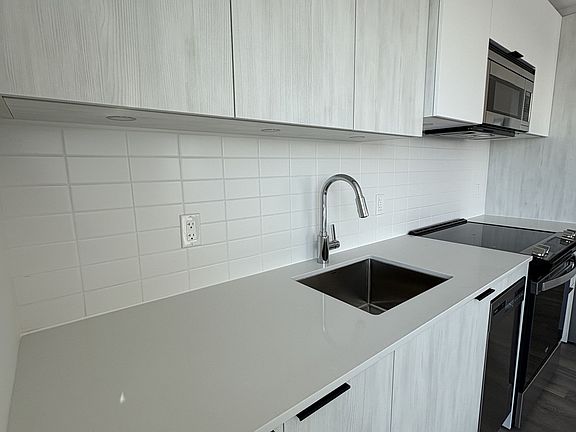 2nd image of 1350 Ellesmere Rd #1113