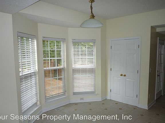 4th image of 8525 New Oak Ln