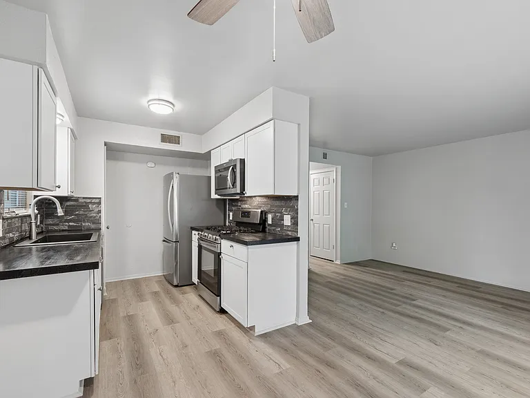 820 Sahara Ave #2 — Photo 5