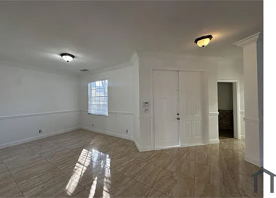 124 Canterbury Pl — Photo 6