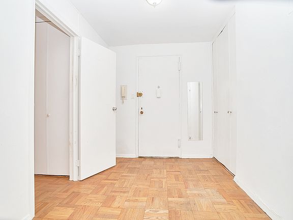 5th image of 350 E 52nd St APT 10B