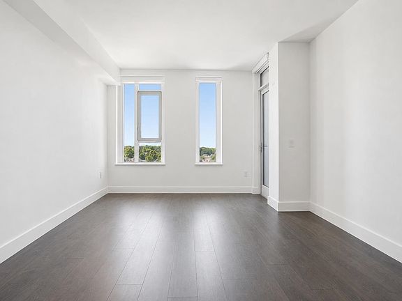 3rd image of 2435 Kingsway #507