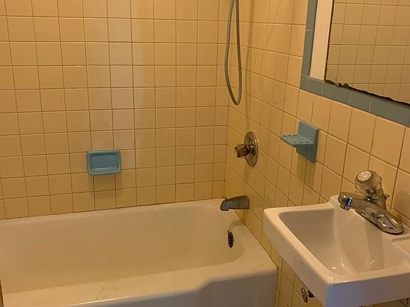 4th image of 300 E Flora St