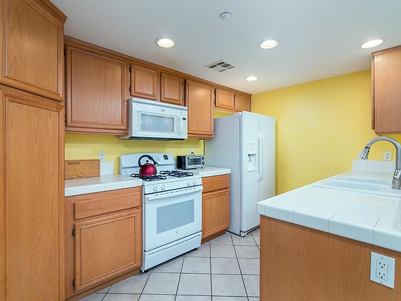 3rd image of 209 Riverdale Ct APT 541