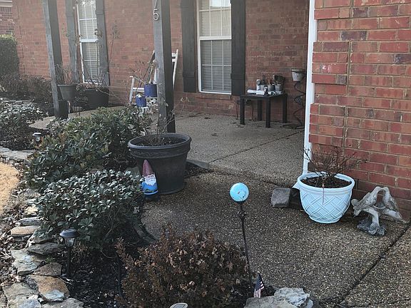 3rd image of 1075 Deer Creek Dr