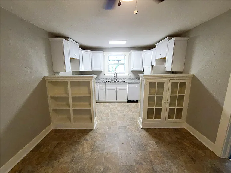 5734 Worth St — Photo 8