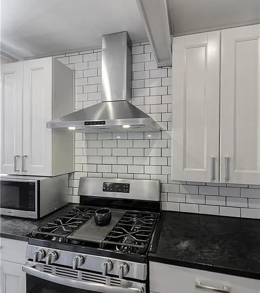 718 W Maple St — Photo 3