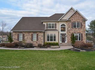 358 Canter Dr, Dallas, PA 18612