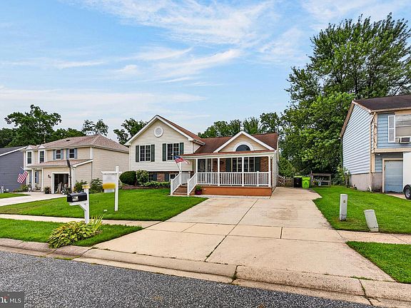 4th image of 2706 Merrick Way