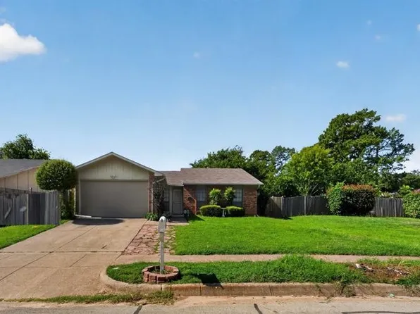 7700 Acapulco Rd, Fort Worth, TX 76112