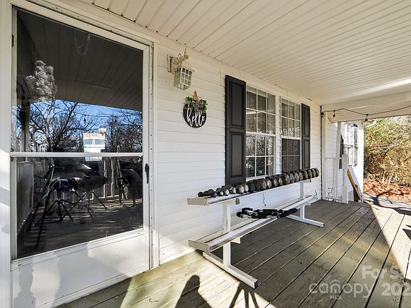 3rd image of 19 R Morton Ln