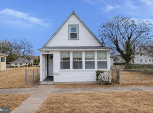 530 Magnolia St, Beverly, NJ 08010