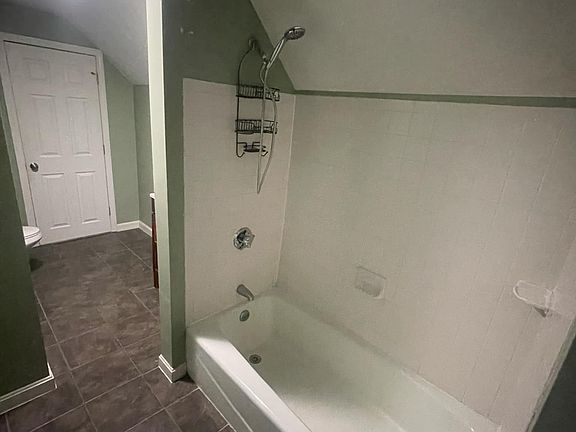 4th image of 50 Oak St APT 3