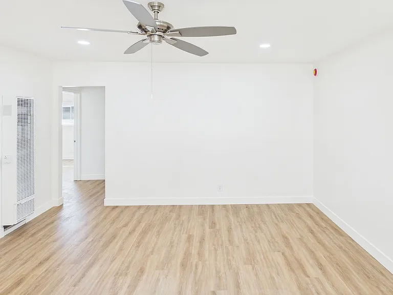 330 W I St — Photo 138