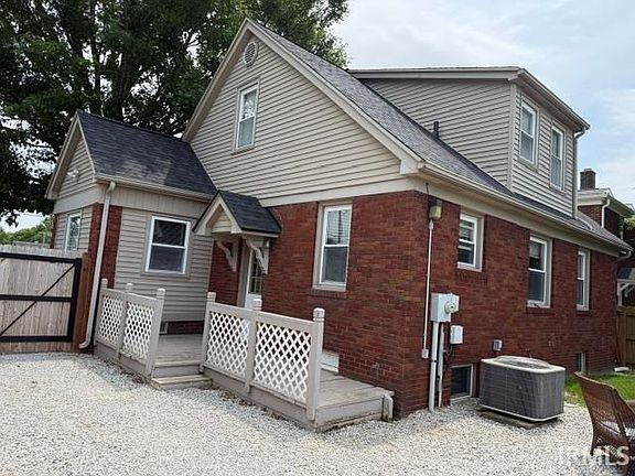 3rd image of 415 S Bennighof Ave