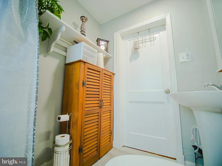 4011 Balfern Ave — Photo 8