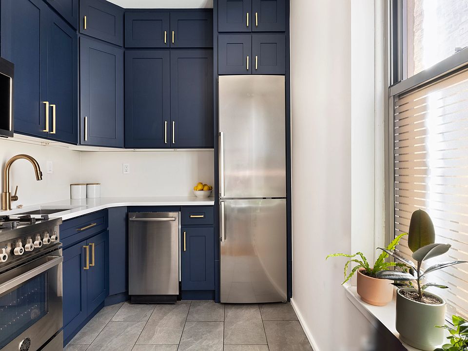 1st image of 320 W 84th St APT 6D