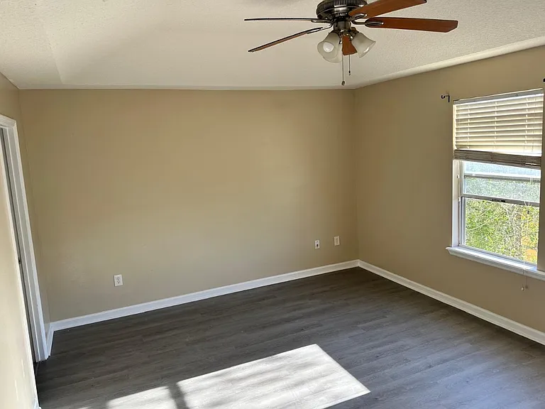 2298 Sunset Bluff Dr — Photo 4