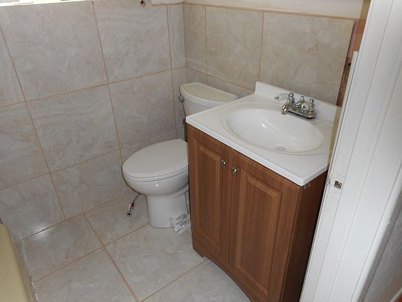 Bathroom 1B