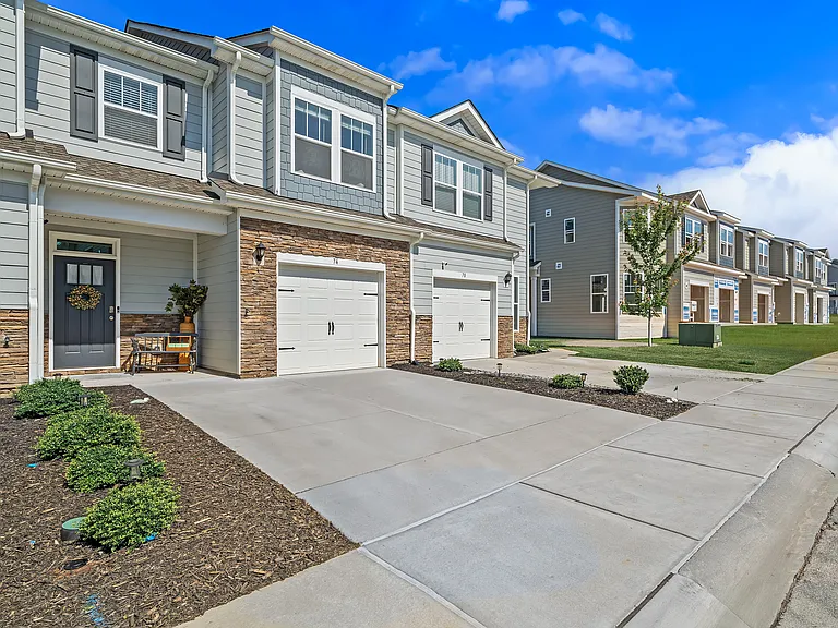 74 Creekview Rd — Photo 4