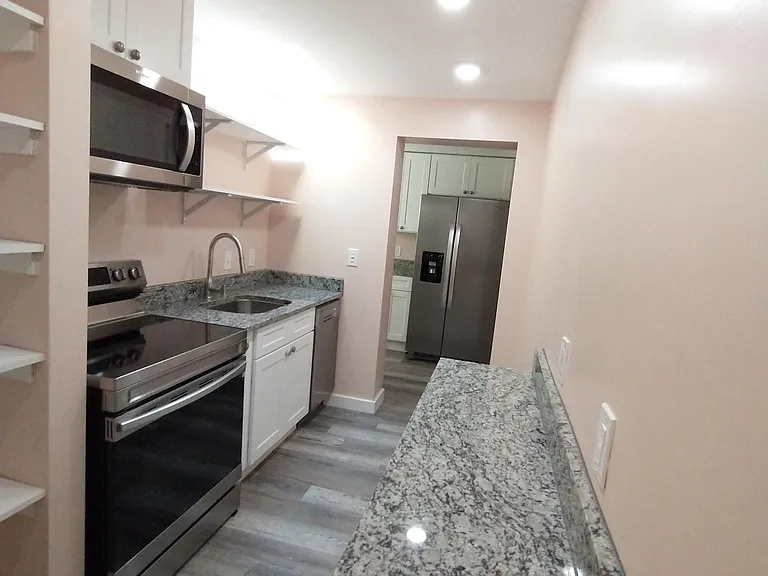 Granite/stainless kitchen with plenty of storage