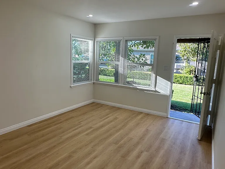 4750 N Lakewood Blvd #B — Photo 5