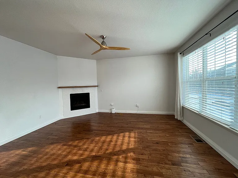 3233 Anika Dr — Photo 12