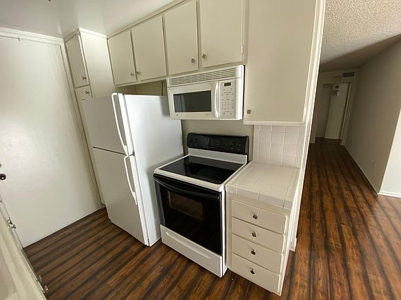 2nd image of 846 4th St APT 104