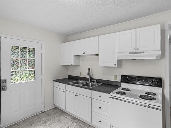 5th image of 131 Lindbergh St