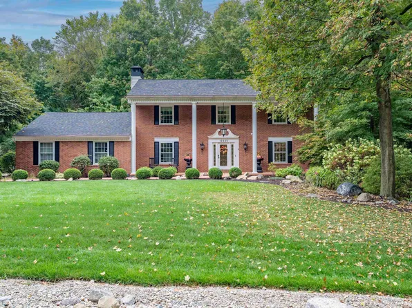 12225 Amber Ridge Dr, Fort Wayne, IN 46814