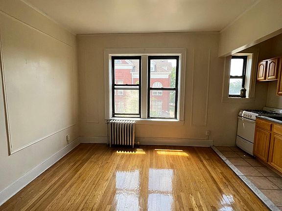 4th image of 46 Hill St #405