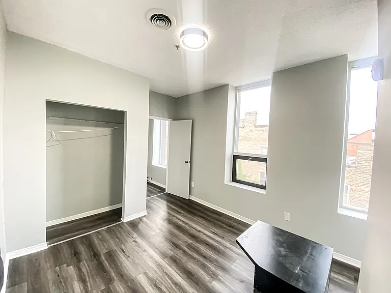 51 King St W #302 — Photo 7